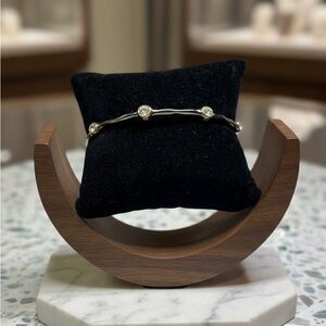 Elegant Silver Bracelet with Crystal Accents